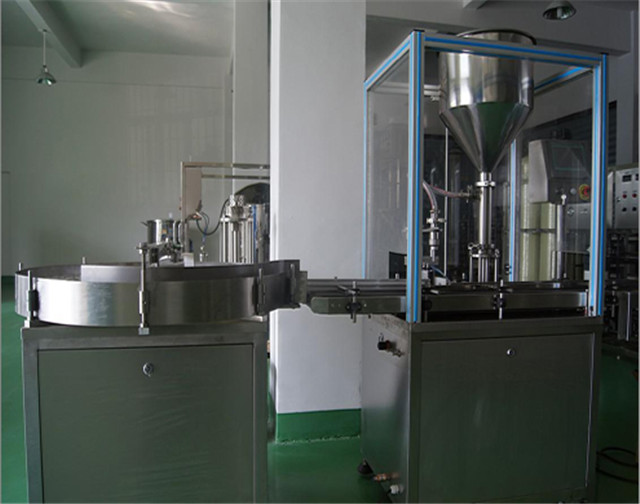 Automatic single head cream filling machine with round bottles unscrambler automated paste filler with conveyor system