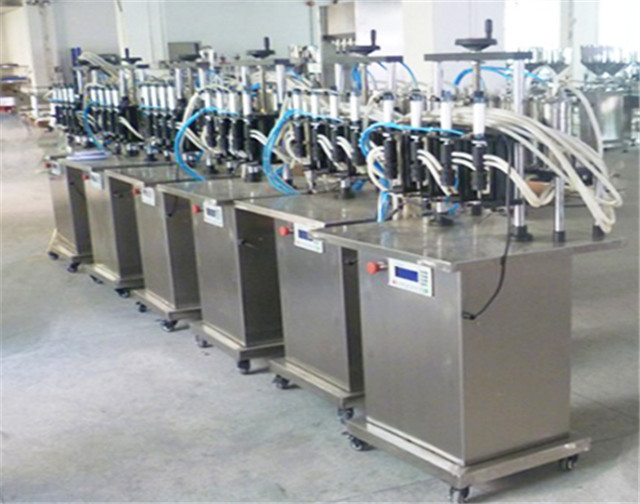 Semi automatic vacuum filling machine for 10-5000ml liquid semi-auto vacuum perfume 4 heads filler equipment